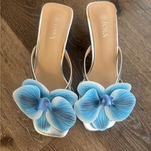 Zara Larsson orchid flower heels